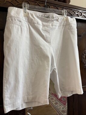 Dana Buchman White Women's Pull-On Bermuda Shorts